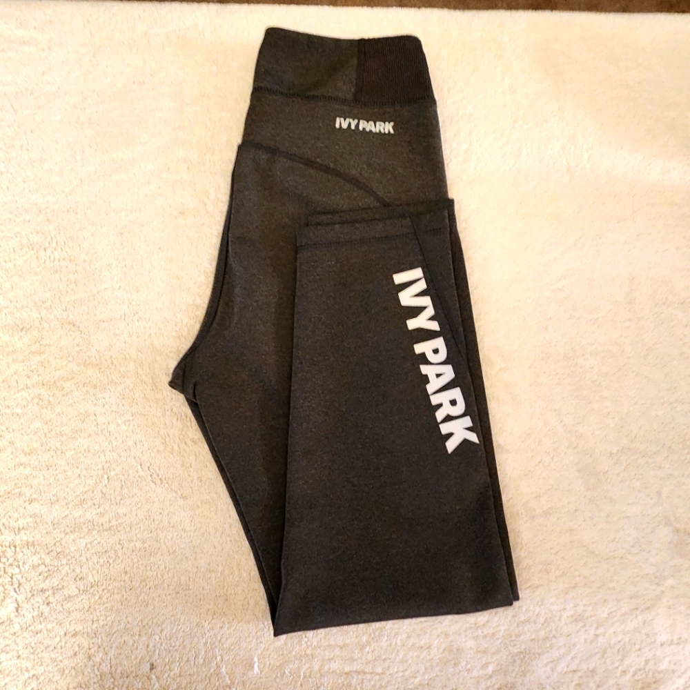 Ivy Park Black Capris Size Small. Excellent Condition No Flaws!! - Picture 1 of 4